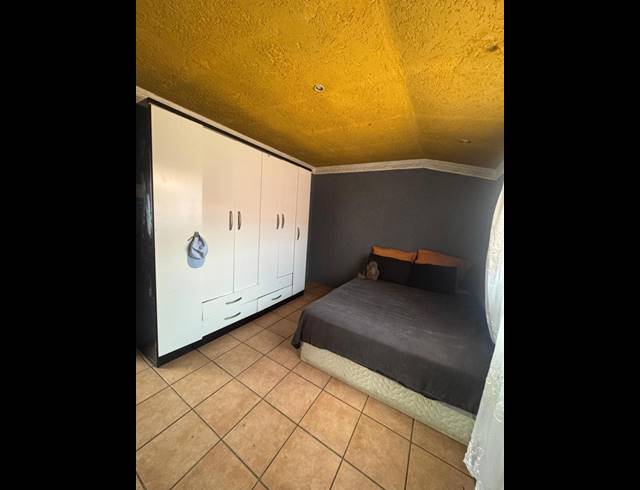 2 BEDROOM PROPERTY TO RENT IN SENAOANE